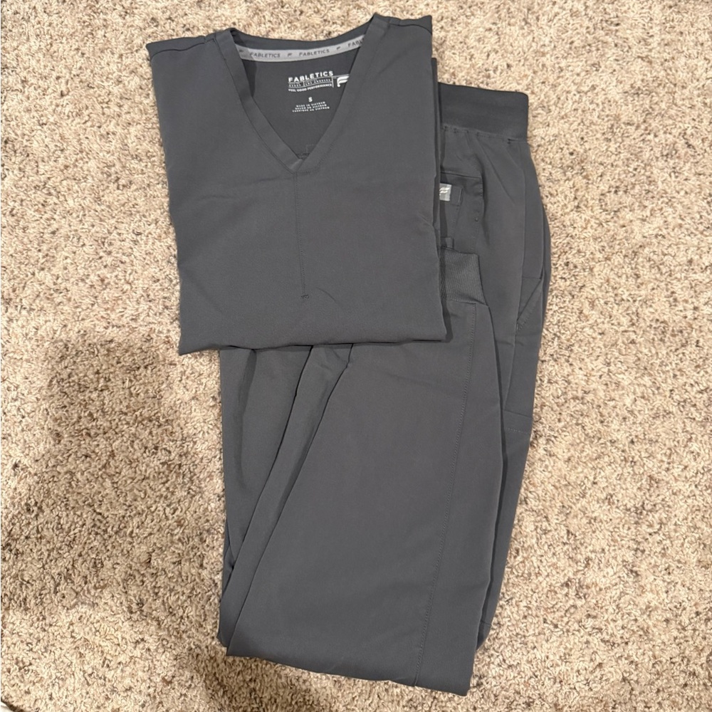 Fabletics Scrub Sets Size Small Except - image 2
